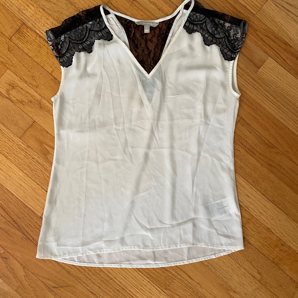 Banana Republic top with lace detail size S